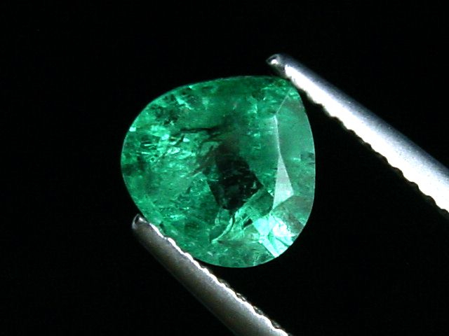 Emerald 1,48 Ct. fine green pear