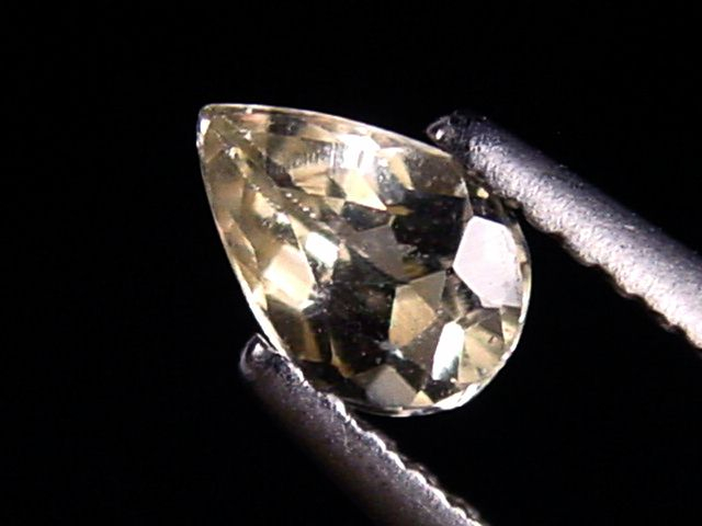 Montebrasit 0,39 Ct. Tropfen facettiert - Minas Gerais, Brasilien