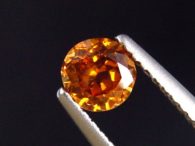 Spessartit Granat 0,70 Ct. leuchtend orange 5 mm Rund Tansania