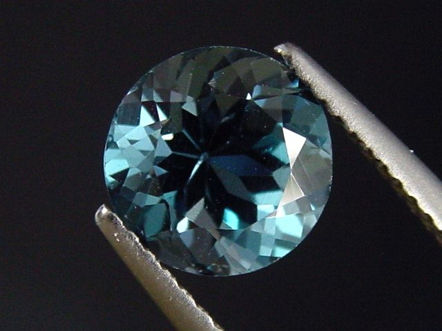 Topaz 2,72 Ct. fine London blue treated 8 mm round