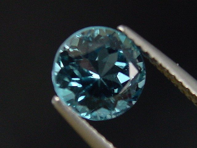 Topas 2,51 Ct. feines Londonblau behandelt 8 mm Runder Brillantschliff