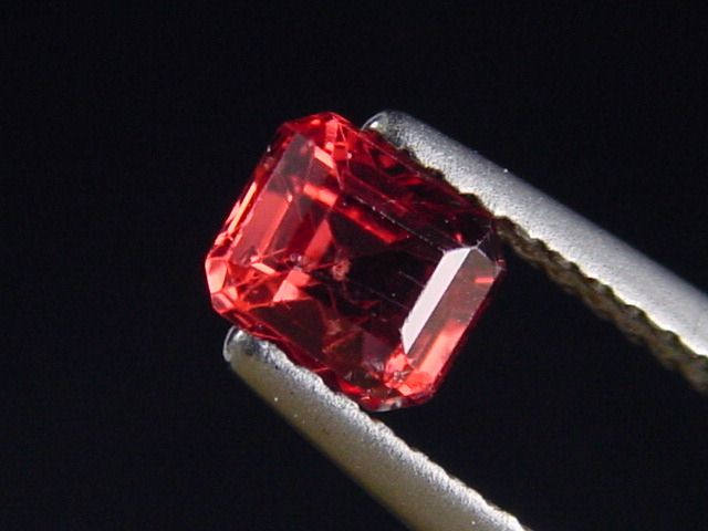 Roter Spinell 0,75 Ct. Oktagon 5 x 4,5 mm Sri Lanka