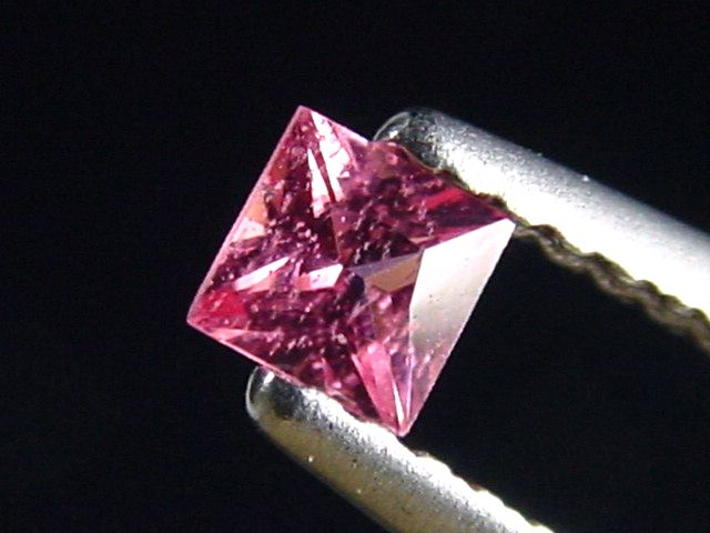 Spinel 0,20 Ct. square cut Tanzania