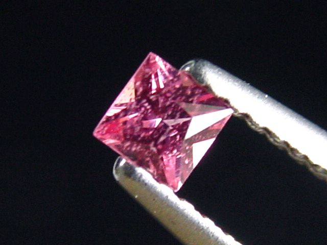 Rosa Spinell 0,20 Ct. 3 x 3 mm Carree Tansania