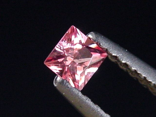 Spinel 0,19 Ct. square cut Tanzania