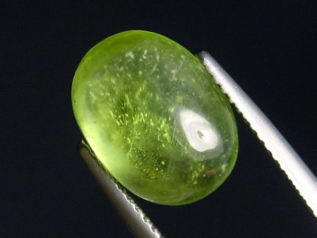 Peridot 5,72 Ct. - Apfelgrün - 12 x 9 mm Oval Cabochon