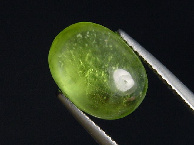 Peridot 5,72 Ct. - Apfelgrün - 12 x 9 mm Oval Cabochon