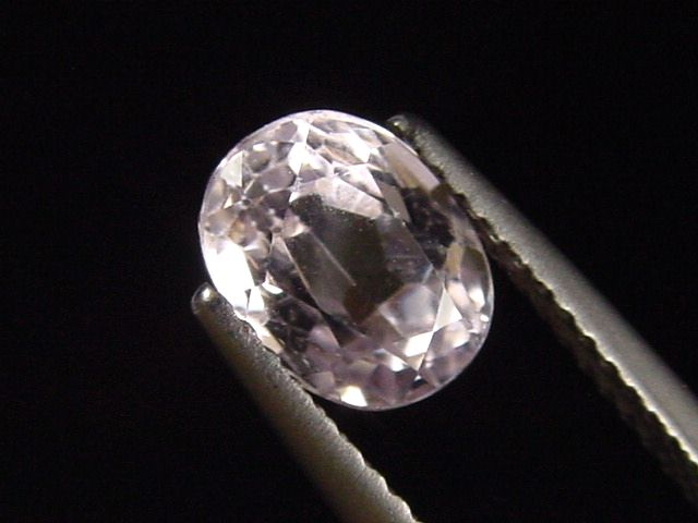 Kunzit 1,75 Ct. Oval 8 x 6 mm Brasilien