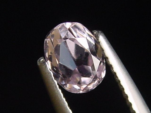 Kunzit 1,09 Ct. Oval 6,5 x 5 mm Brasilien