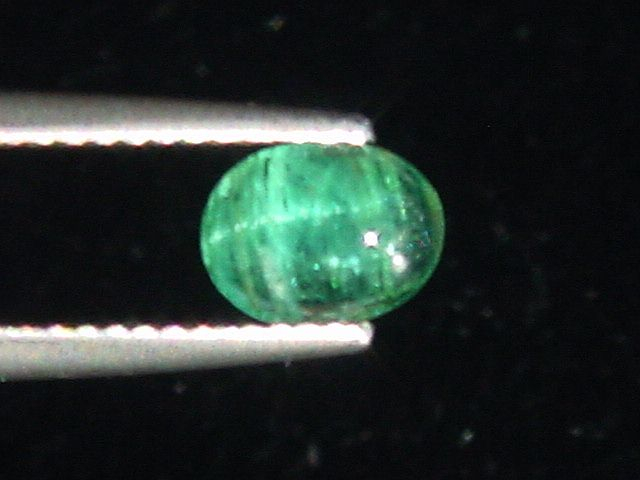 Emerald cat's eye 0,78 Ct. oval cabochon Colombia