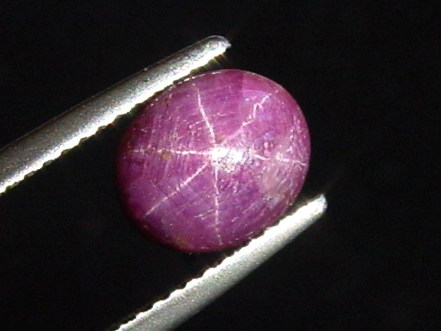 Star Ruby 3,25 Ct. fine quality oval cabochon