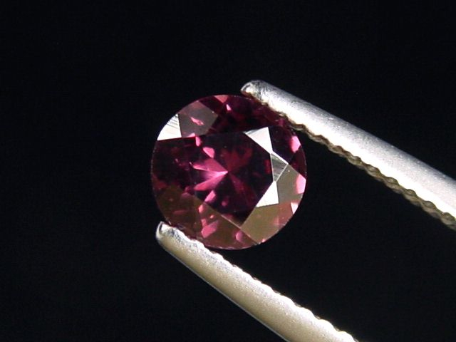 Spinell 0,87 Ct. Rund 5,5 mm Tansania