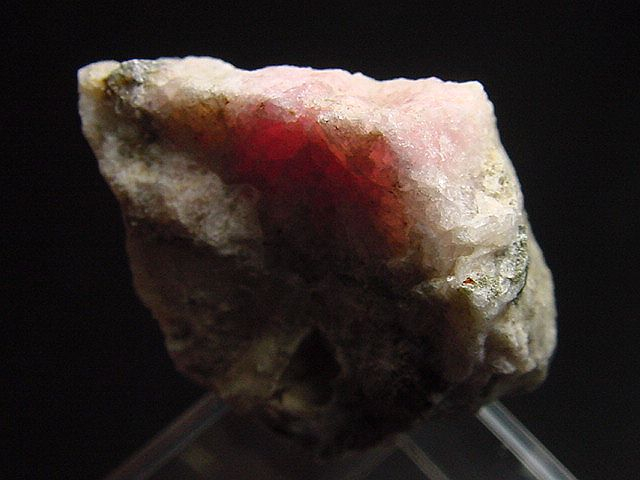 Tugtupite specimen 32 mm - Greenland