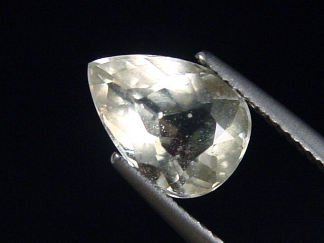 Wüstenglas 1,76 Ct. facettierter Tropfen - selten