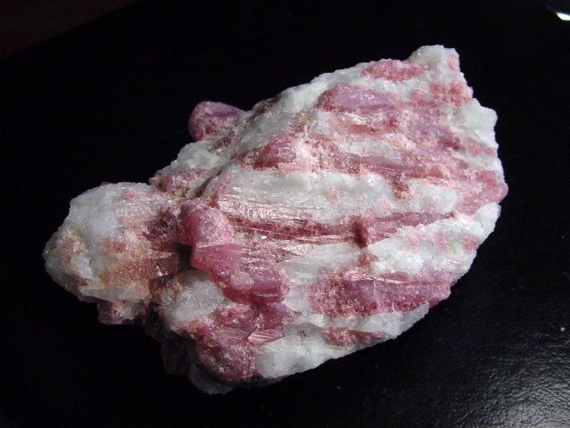 Rubellite Tourmaline specimen 83 mm - Minas Gerais, Brazil