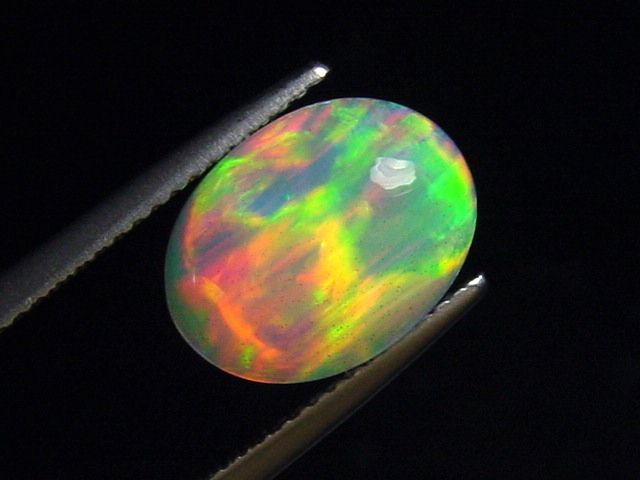 Opal / Edelopal 3,91 Ct. feinste Qualität - 12 x 9 mm Oval Cabochon