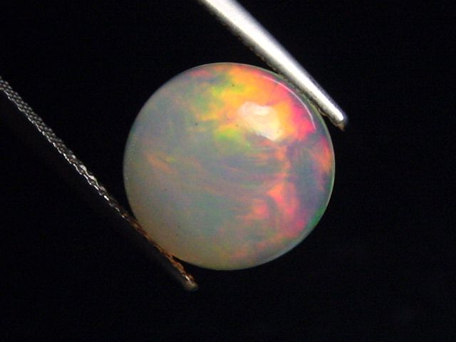 Opal 3,88 Ct. fine quality - round cabochon