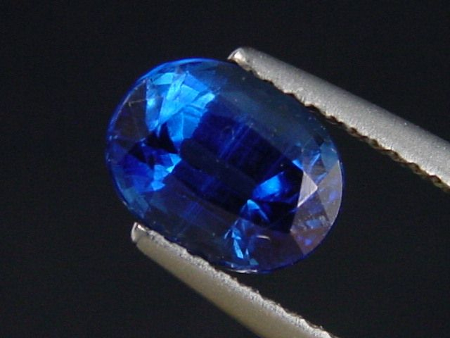 Kyanite / Disthen 2,08 Ct. fine blue oval