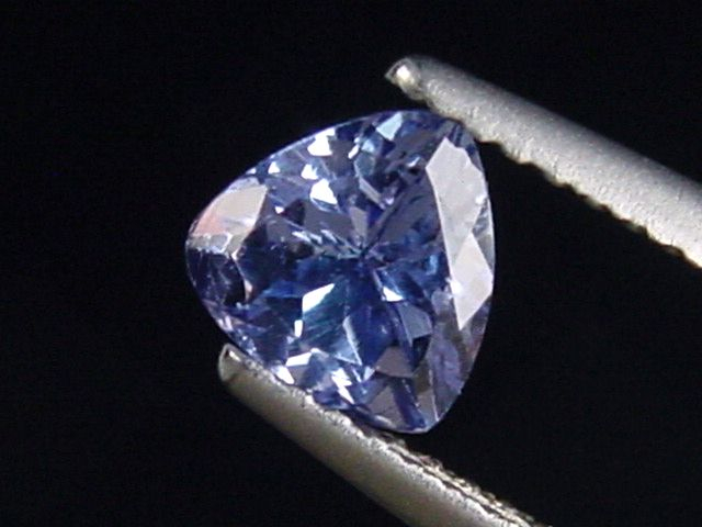 Tansanit 0,79 Ct. Trillion 6 x 6 mm - feines Blauviolett