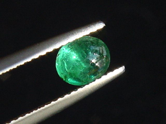 Emerald cat's eye 0,65 Ct. oval cabochon Colombia