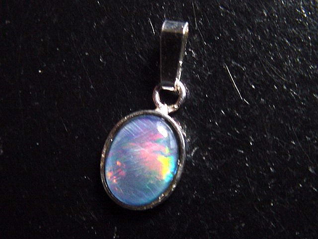 Opal pendant 10 x 8 mm oval cabochon triplet - Australia