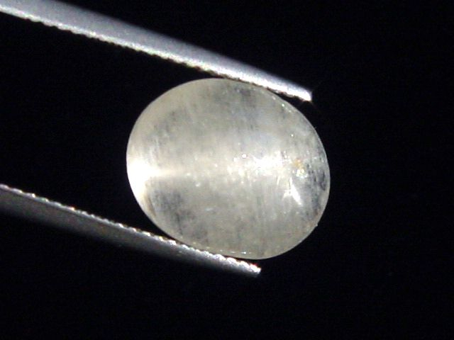 Enstatite cat's eye 5,70 Ct. colorless Sri Lanka