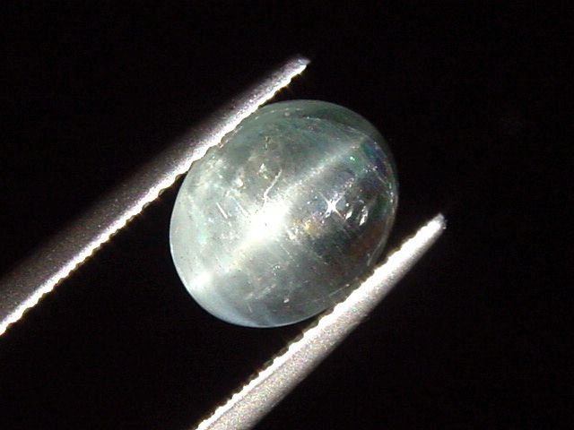 Goshenite cat's eye 3,17 Ct. - oval cabochon Brazil