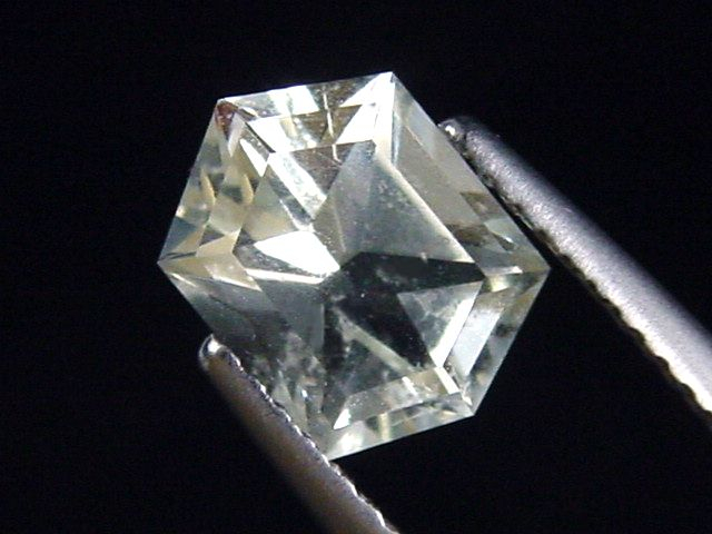 Goshenit Beryll 1,66 Ct. Sammlerschliff 9 x 6,5 mm Brasilien