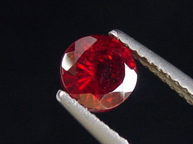 Spessartite Garnet 1,10 Ct. fine red round