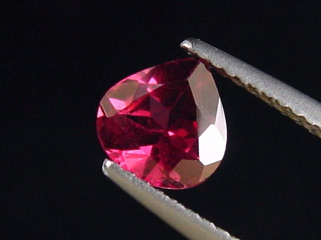 Rhodolit Granat 1,12 Ct. Tropfen 6,5 x 6,5 mm Sri Lanka