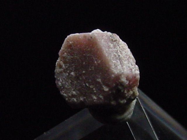 Bixbite / red Beryl 5 mm crystal - Topaz mountain, Utah, USA