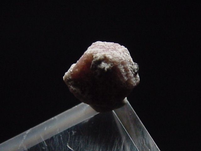 Bixbite / red Beryl with Bixbyite 6 mm crystal - Topaz mountain, Utah, USA