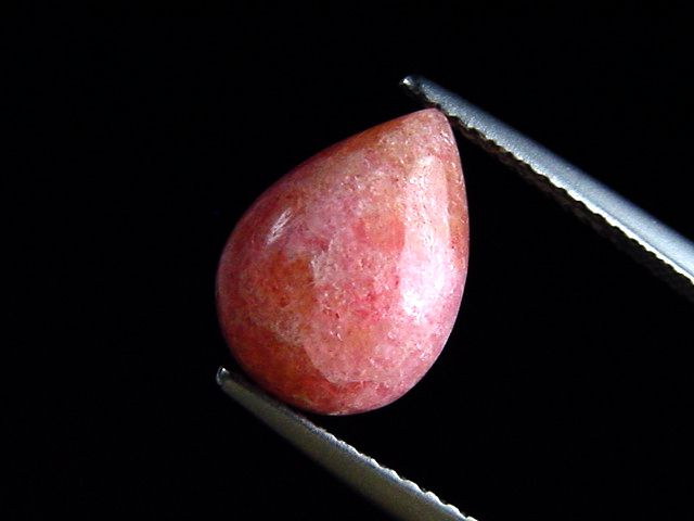 Tugtupit 2,99 Ct. Tropfen Cabochon selten - Ilimaussaq, Grönland