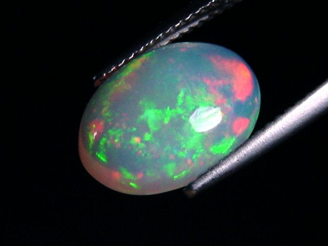 Opal / Edelopal 3,05 Ct. feinste Qualität - 13 x 9 mm Oval Cabochon