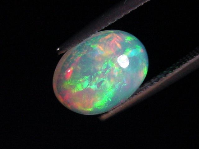Opal 2,27 Ct. finest quality - oval cabochon