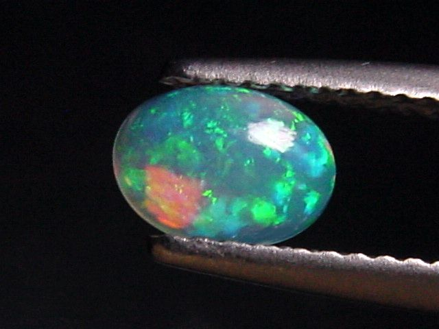 Opal / Edelopal 0,43 Ct. feinste Qualität - 6,5 x 4,5 mm Oval Cabochon