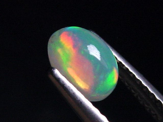 Opal 0,67 Ct. finest quality - oval cabochon