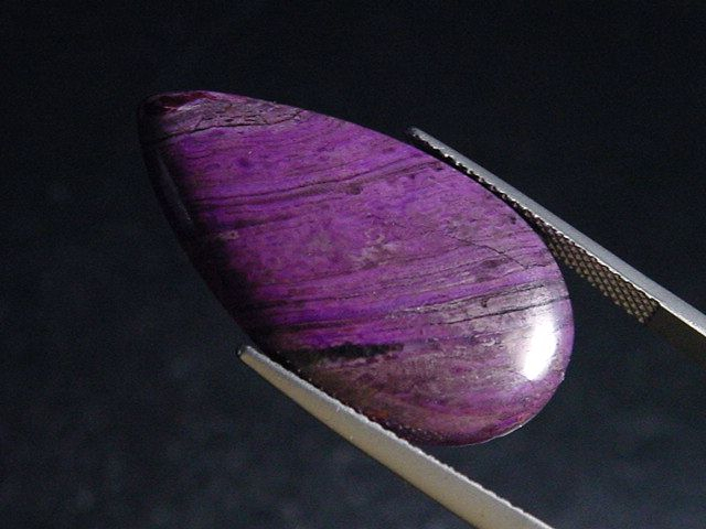 Sugilite 15,79 Ct. cabochon - Wessels mine, Kuruman, Southafrica