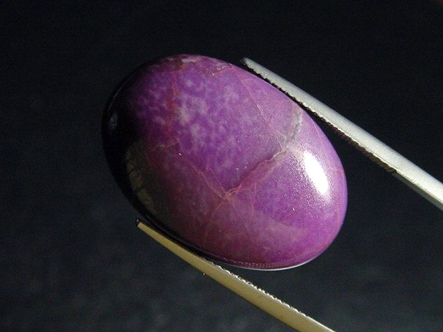 Sugilite 23,41 Ct. cabochon - Wessels mine, Kuruman, Southafrica