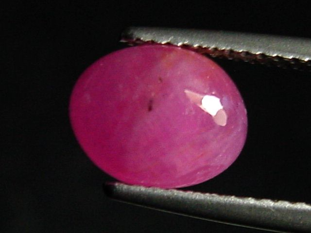 Rubin 3,47 Ct. Naturfarbe 9 x 7 mm Oval Cabochon Tansania