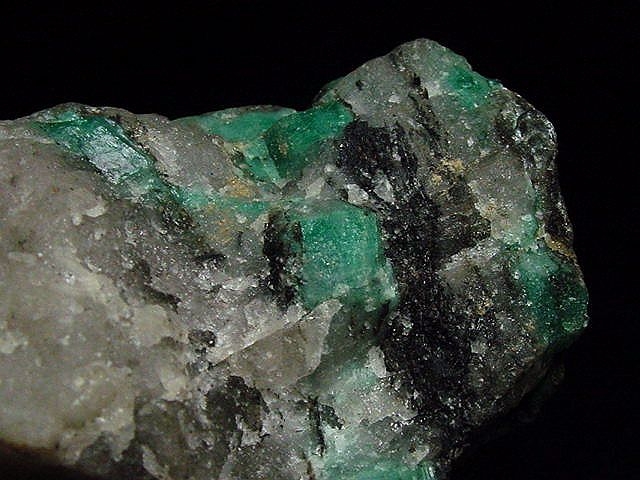 Emerald specimen 92 mm rich - Haramosh mtns., Gilgit, Pak.