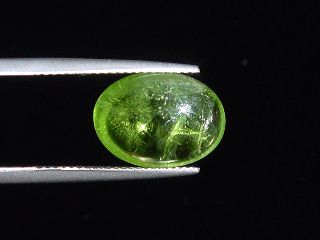 Peridot cat's eye 7,38 Ct. - apple green - oval cabochon