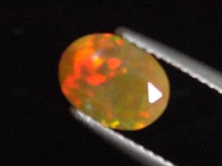 Opal 1,00 Ct. fine quality - 9 x 6,5 mm faceted oval