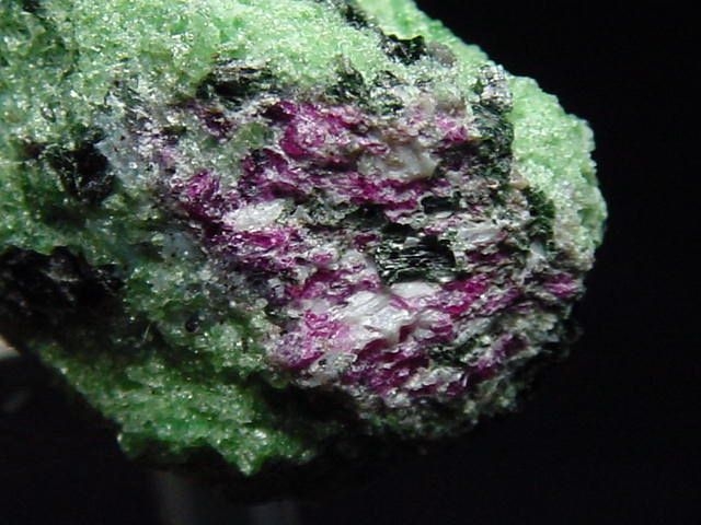 Ruby in Zoisite specimen 21 mm - Longido, Tanzania