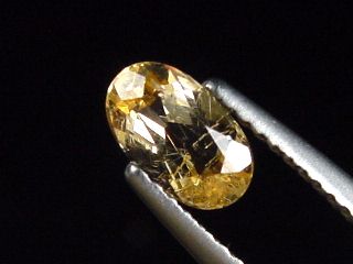 Danburit 0,72 Ct. Oval - Sahatany valley, Madag.