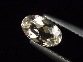 Danburit 0,73 Ct. Oval - Sahatany valley, Madag.