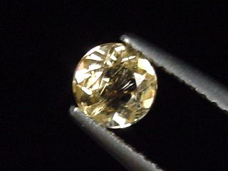 Danburit 0,49 Ct. Rund - Sahatany valley, Madag.