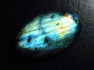 Labradorit 68,54 Ct. Oval Cabochon 38,5 x 24 mm Australien