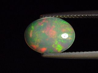 Opal / Edelopal 1,33 Ct. feines Farbenspiel - Oval Cabochon