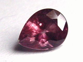 Colorchange Garnet 1,25 Ct. pear - brownrose to violet - Madag.